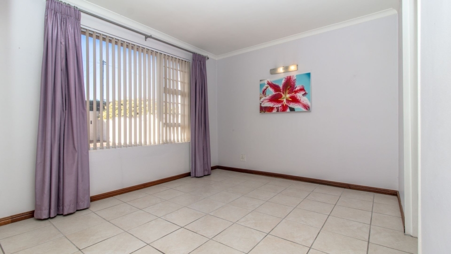 5 Bedroom Property for Sale in Sandbaai Western Cape